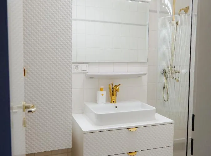 Designer An Der Leineinsel In Hannover, Direkt Am Wasser In Ruhiger Laage, Messeapartment * Ανόβερο