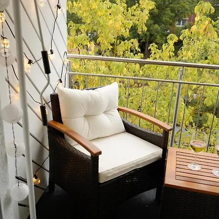 Designer An Der Leineinsel In Hannover, Direkt Am Wasser In Ruhiger Laage, Messeapartment Hannover