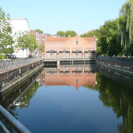Appartement Designer An Der Leineinsel In Hannover, Direkt Am Wasser In Ruhiger Laage, Messeapartment