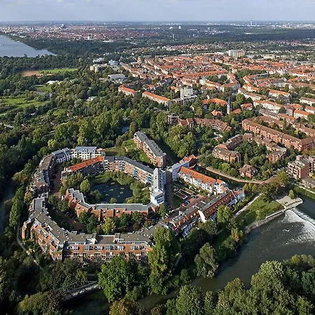 Designer An Der Leineinsel In Hannover, Direkt Am Wasser In Ruhiger Laage, Messeapartment * Hannover