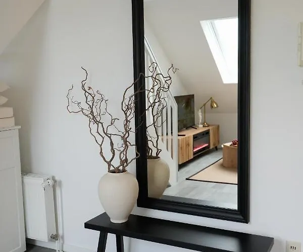 Designer An Der Leineinsel In Hannover, Direkt Am Wasser In Ruhiger Laage, Messeapartment Apartment