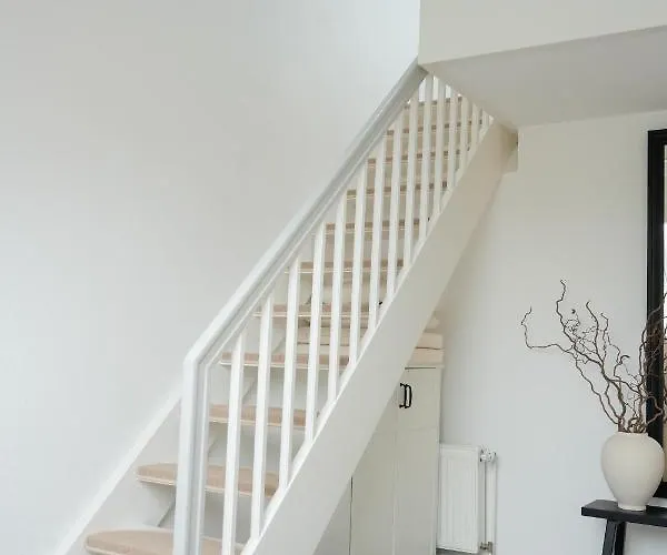 Apartment Designer An Der Leineinsel In Hannover, Direkt Am Wasser In Ruhiger Laage, Messeapartment Hannover