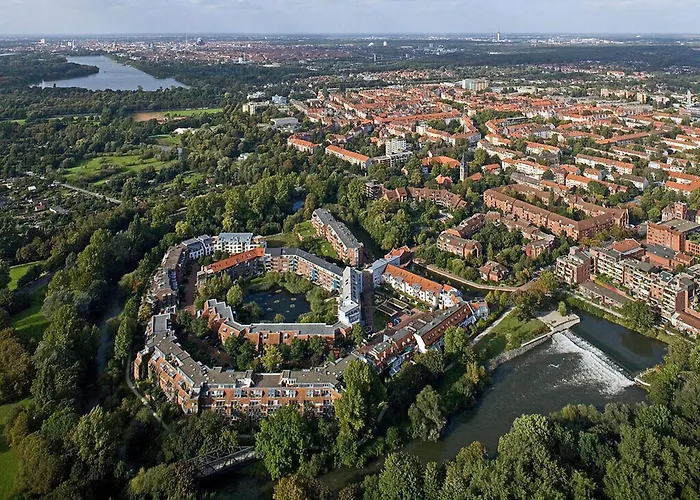 Designer An Der Leineinsel In Hannover, Direkt Am Wasser In Ruhiger Laage, Messeapartment * Hannover