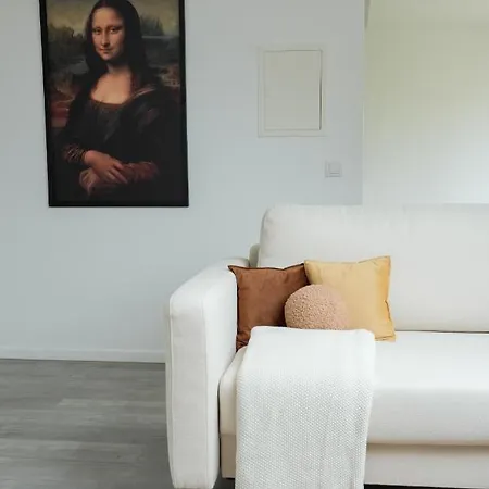 Apartment Designer An Der Leineinsel In Hannover, Direkt Am Wasser In Ruhiger Laage, Messeapartment