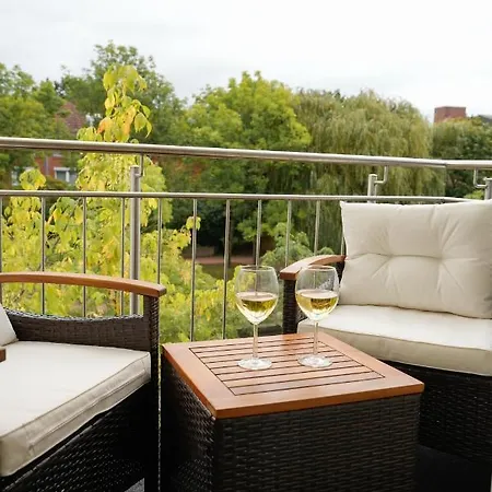 Designer An Der Leineinsel In Hannover, Direkt Am Wasser In Ruhiger Laage, Messeapartment Hannover