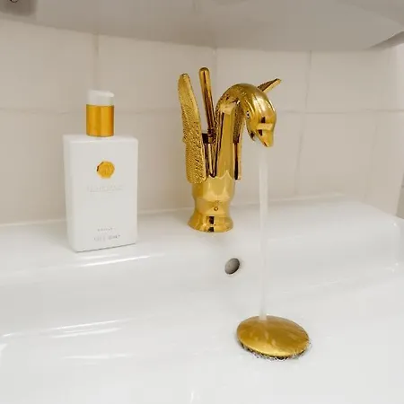Designer An Der Leineinsel In Hannover, Direkt Am Wasser In Ruhiger Laage, Messeapartment *