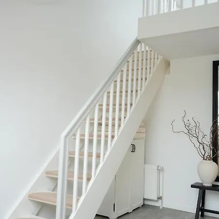 Lägenhet Designer An Der Leineinsel In Hannover, Direkt Am Wasser In Ruhiger Laage, Messeapartment Hannover