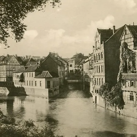 Apartment Designer An Der Leineinsel In Hannover, Direkt Am Wasser In Ruhiger Laage, Messeapartment