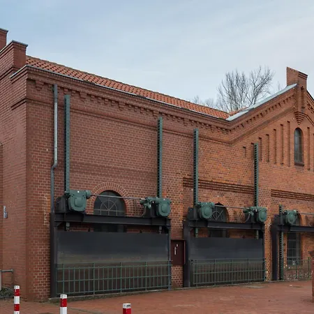 Designer An Der Leineinsel In Hannover, Direkt Am Wasser In Ruhiger Laage, Messeapartment * Hannover